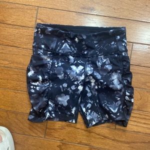 Luke new lululemon bike shorts size 4